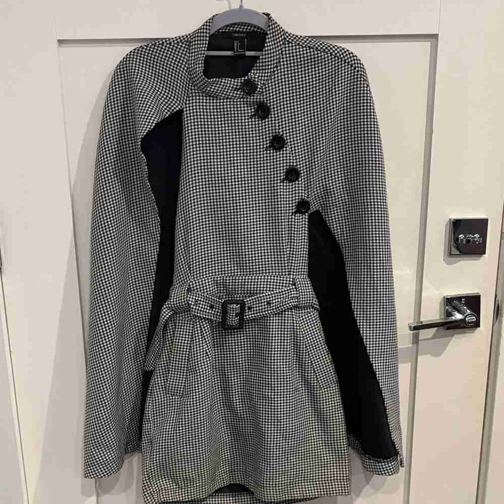 Stylish Black and White Houndstooth Coat